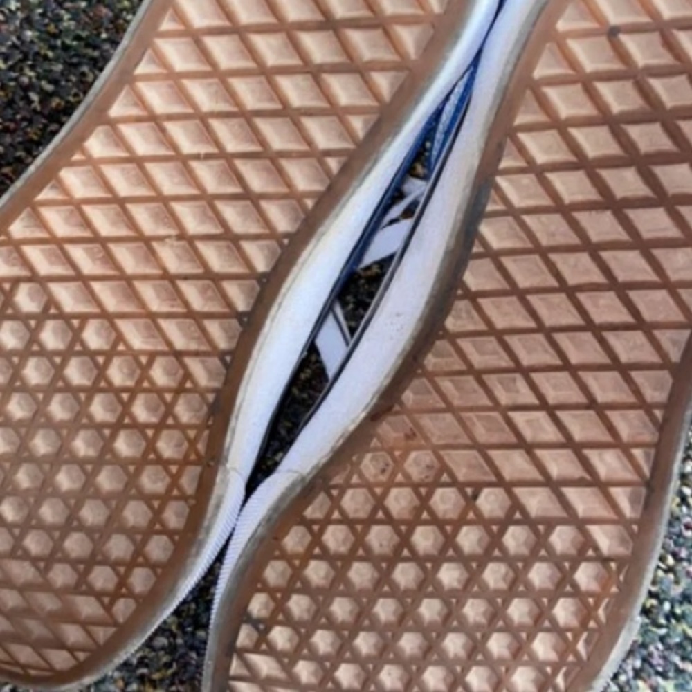 VANS - Picture 3 of 4